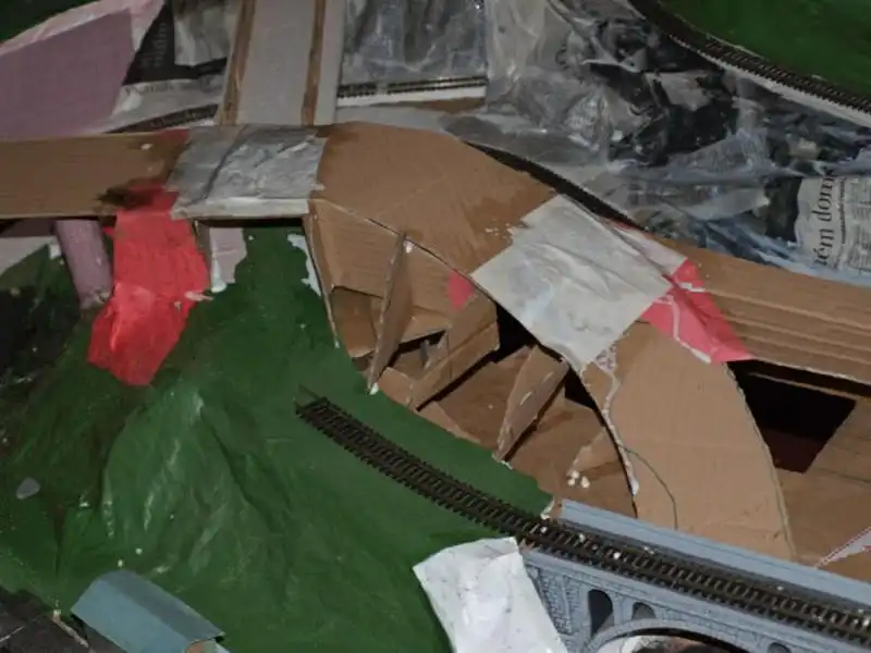 Modelové kolejiště TT říjen 2010 – úprava stoupání tratě