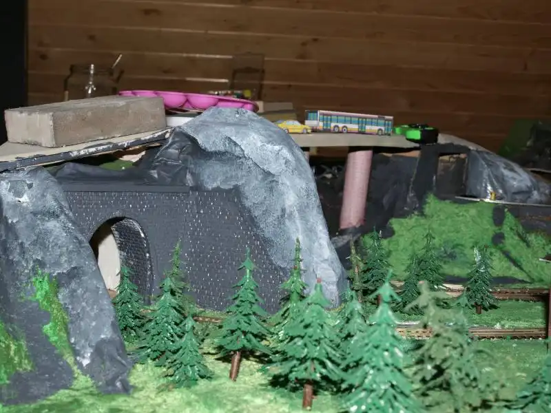 Modelové kolejiště TT Březen 2011 – Barvy a vylepšení