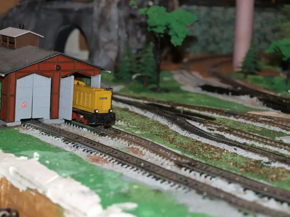 Modelové kolejiště TT duben 2012 – budovy a kostel